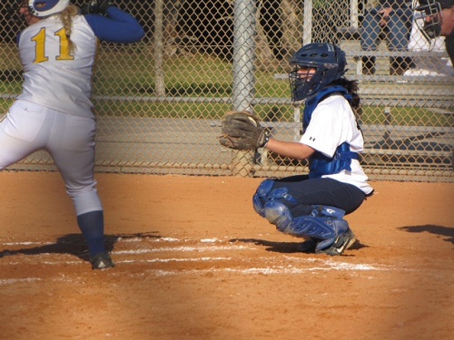 Mariners Clip Falcons