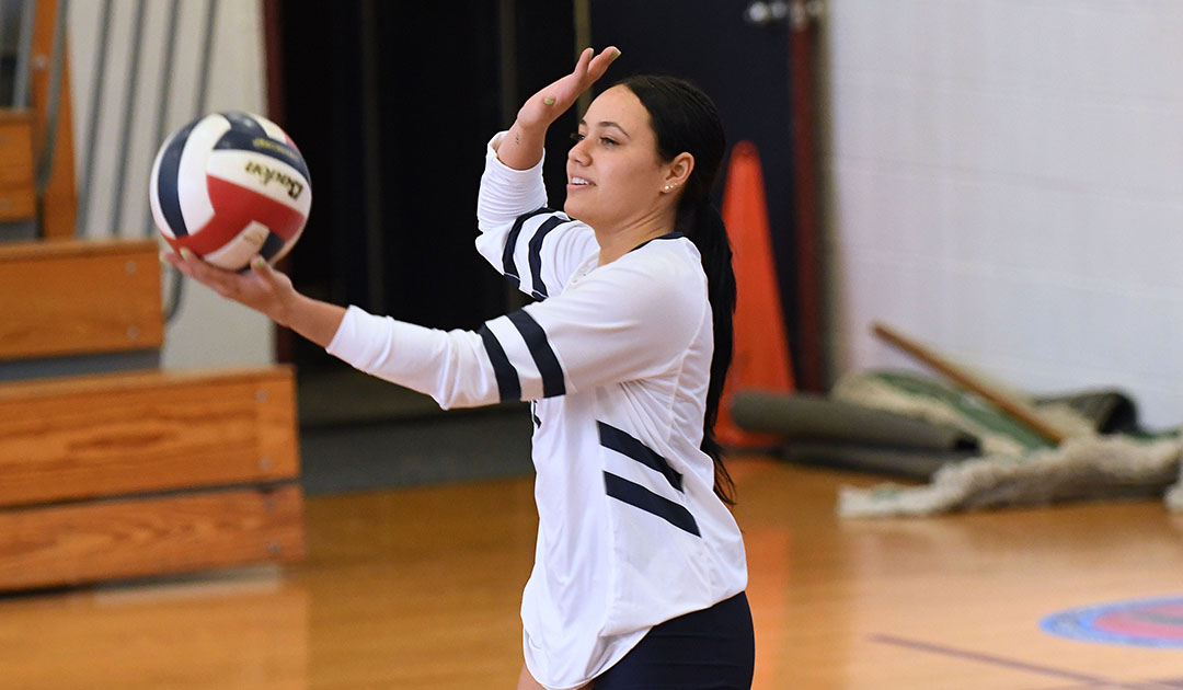 Women's Volleyball: Falcons split season opening tri-match